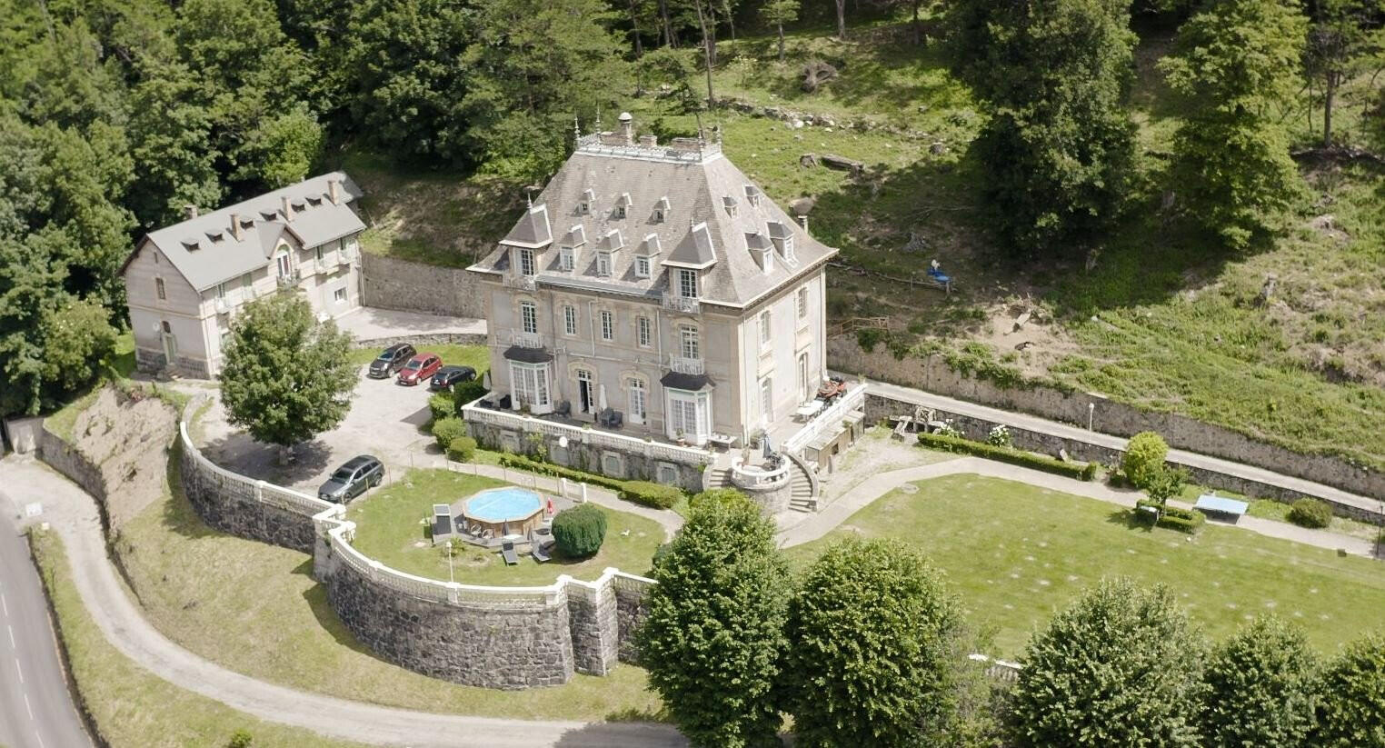 Château à vendre à AX LES THERMES