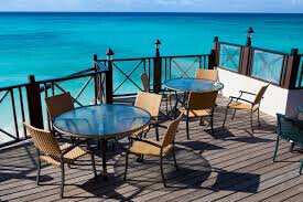 Vend restaurant, belle terrasse en bord de mer 