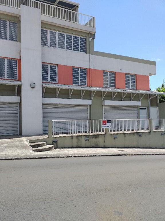 Loue local commercial 273m² en RDC en Martinique