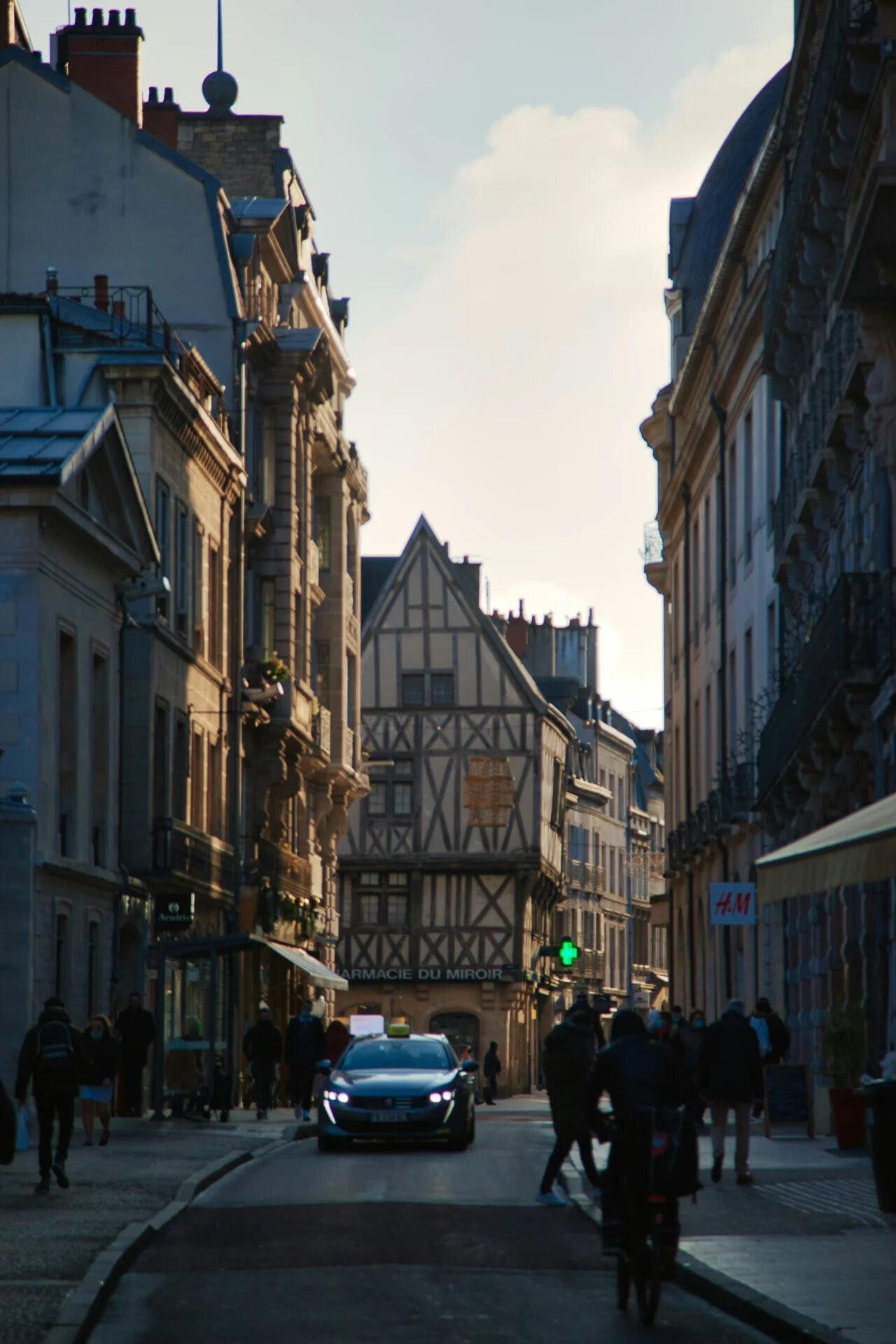 Cède bail 70m² en centre ville historique de Dijon