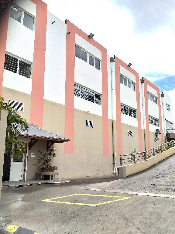 Loue plateau bureaux 172m² divisible en Martinique
