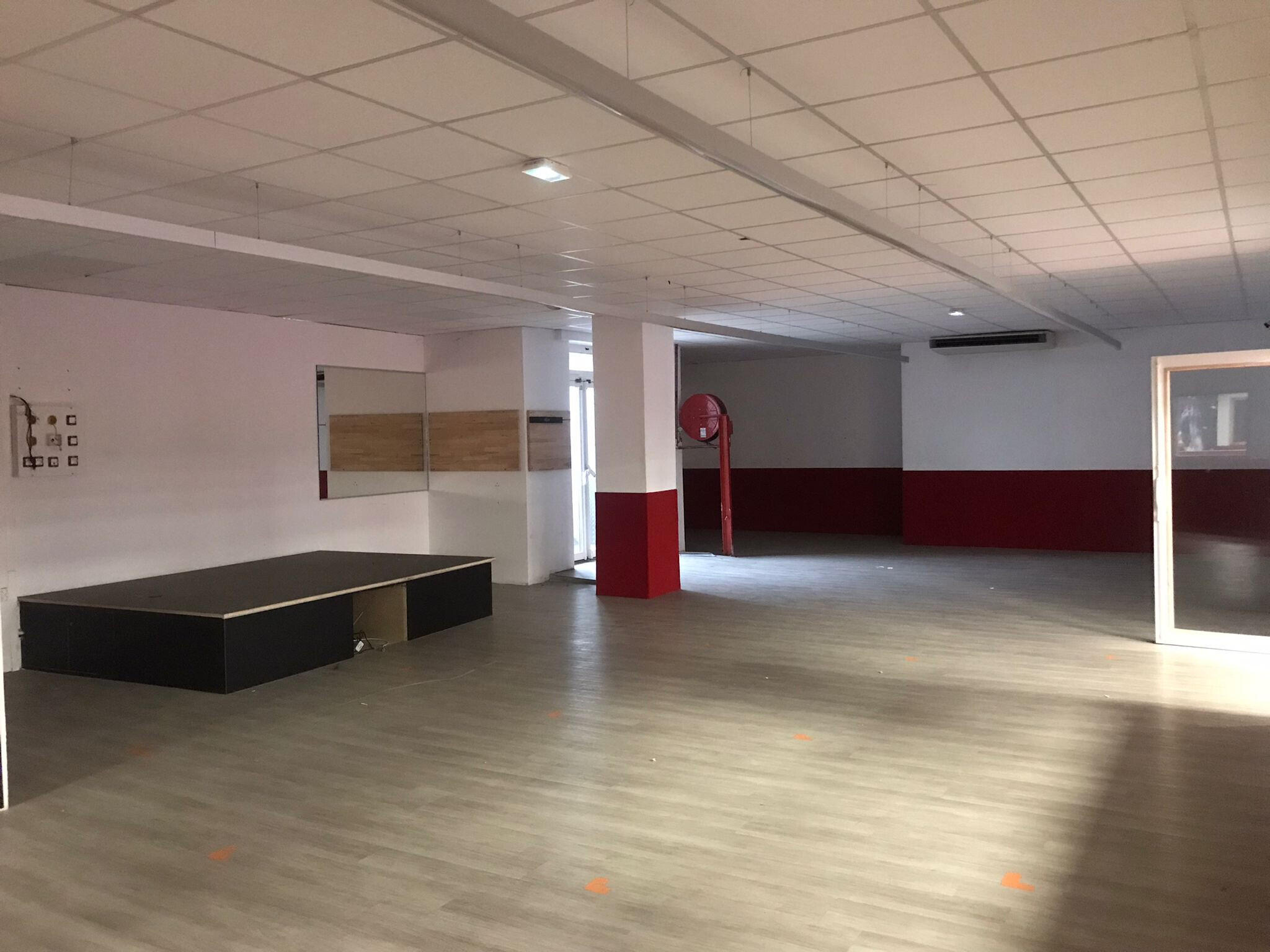 Location grand local commercial 500m² à Nice Nord