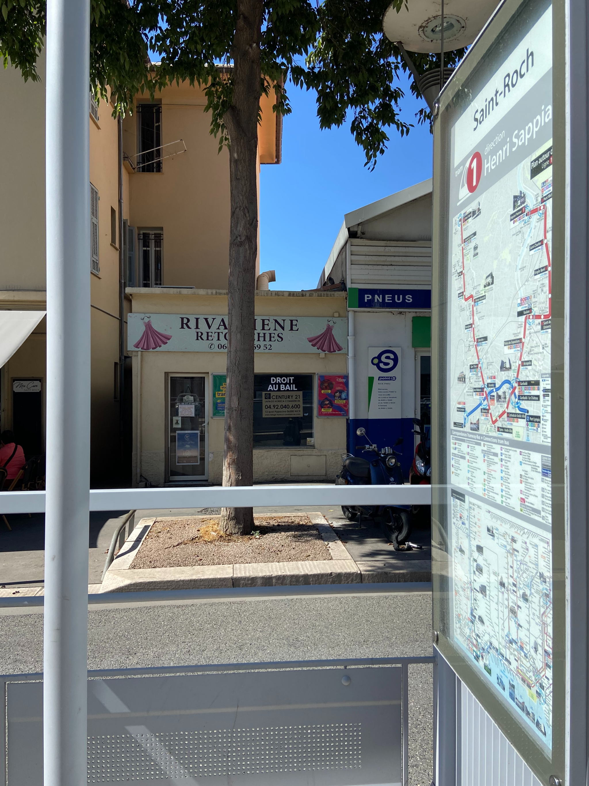 DAB 22m² face de l'arrêt de tram St roch à Nice