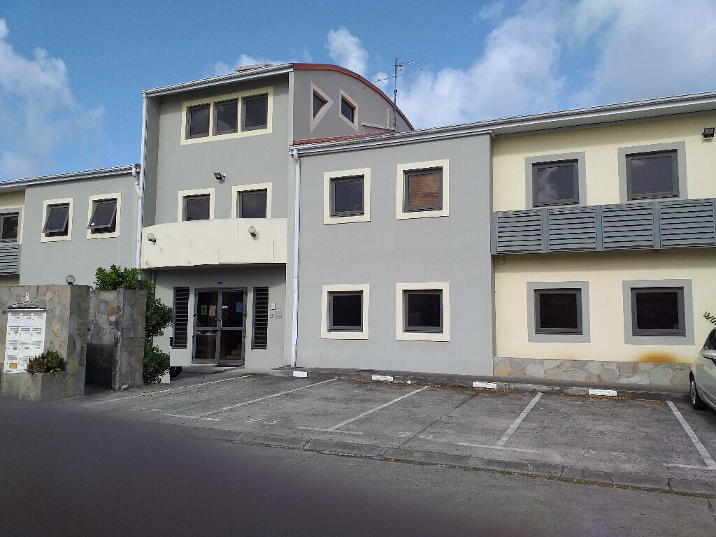 Loue bureaux 40m² en Martinique zfu Dillon stade