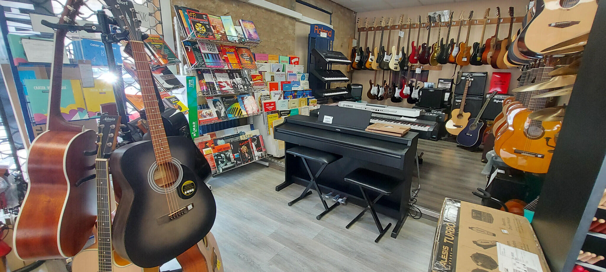 A vendre FDC instruments de musique à Brive