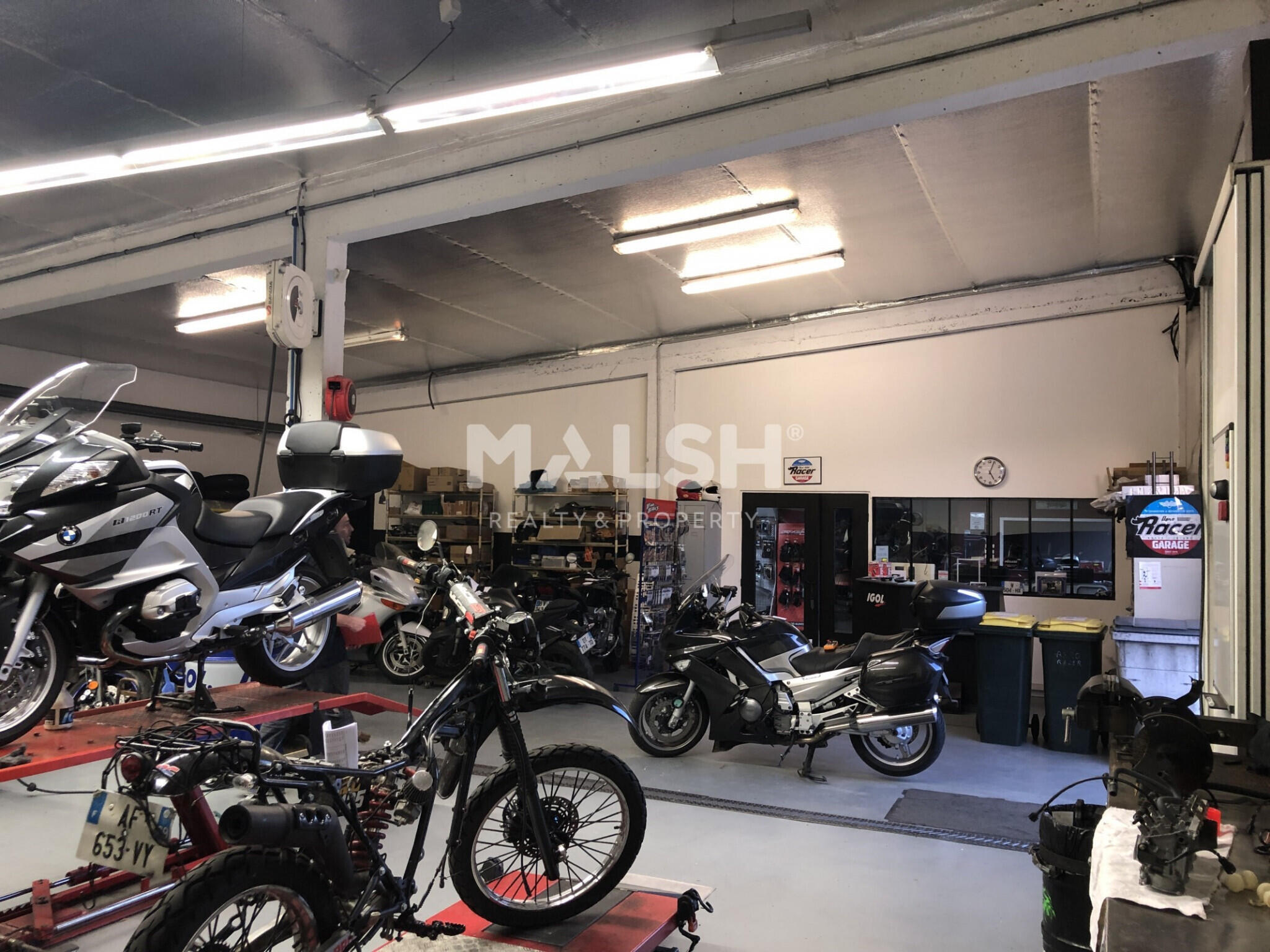 Garage à motos de 350m² à céder à Irigny