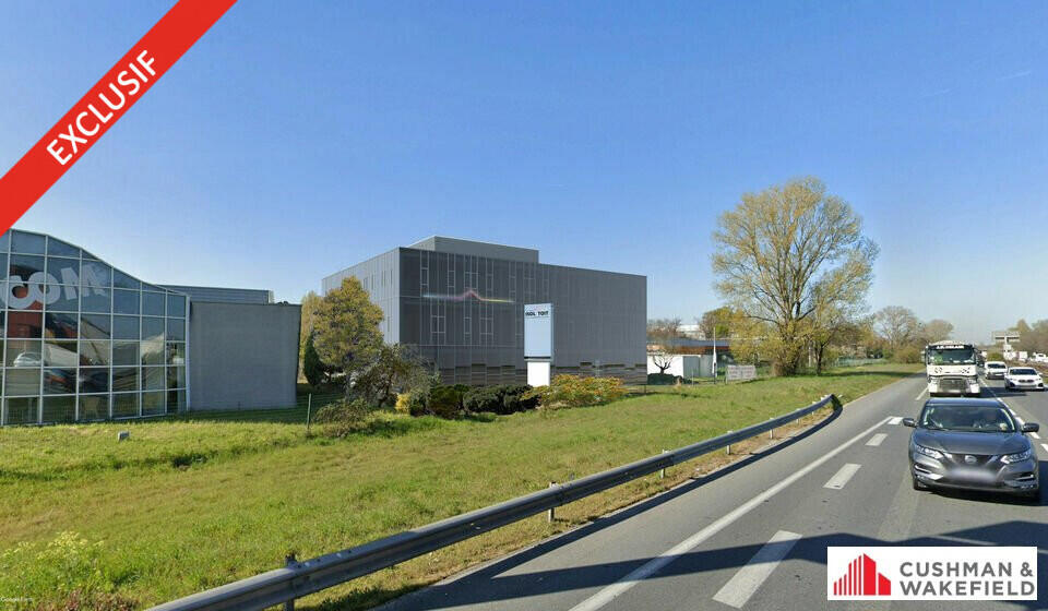 Bureaux de 810m² à vendre en ZA de Bruges