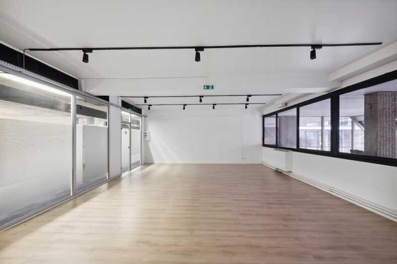 Vente bureaux 101m² à Paris Metro Château d'Eau 