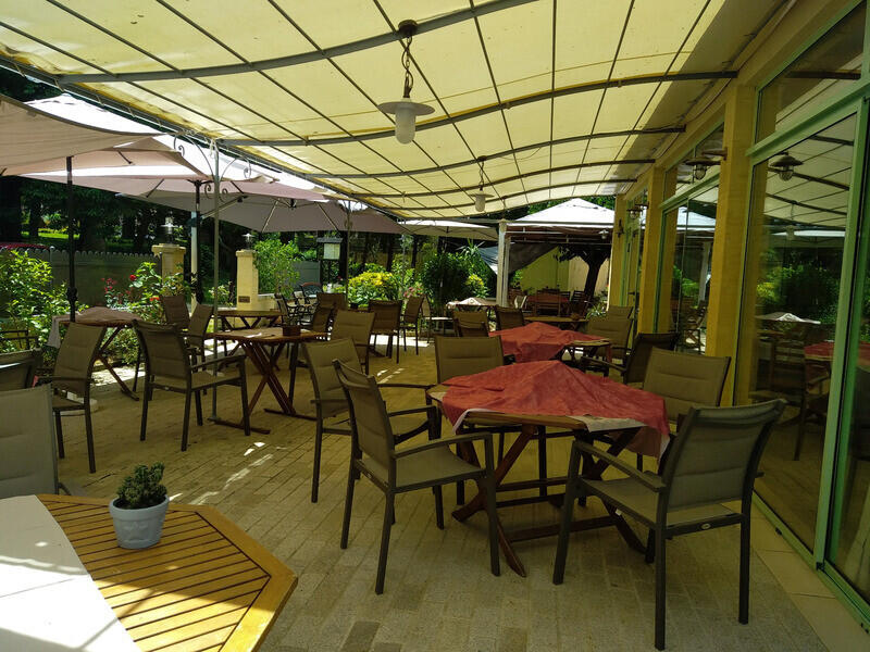 Vend murs et fonds café restaurant hôtel à Sagelat