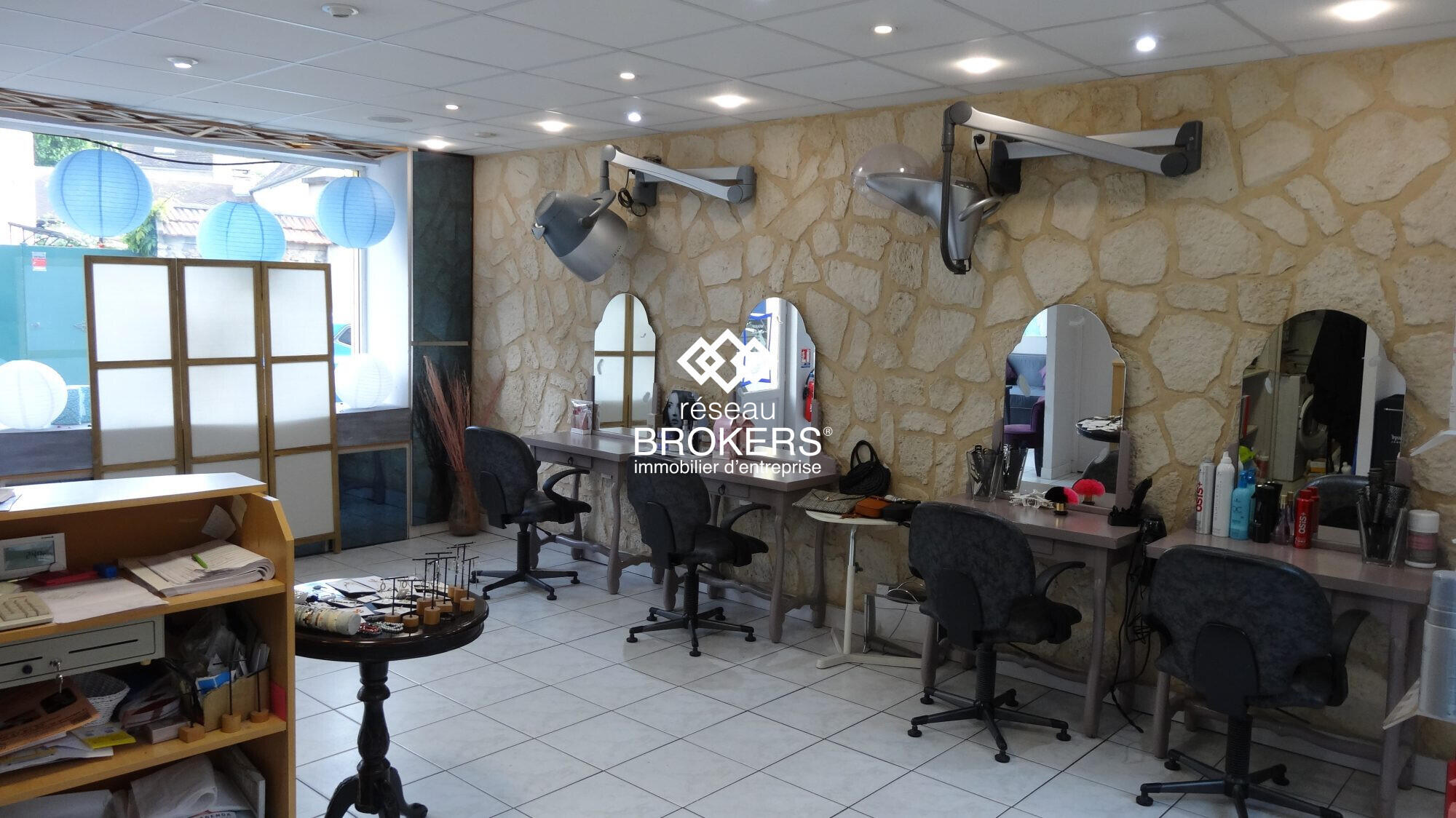 A vendre salon de coiffure à Seine Port