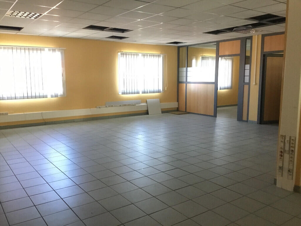 A louer bureaux de 690m² au Centre de Cayenne 