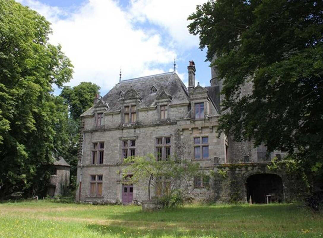 Château à vendre de 620m² à Montaignac-Saint-Hipp