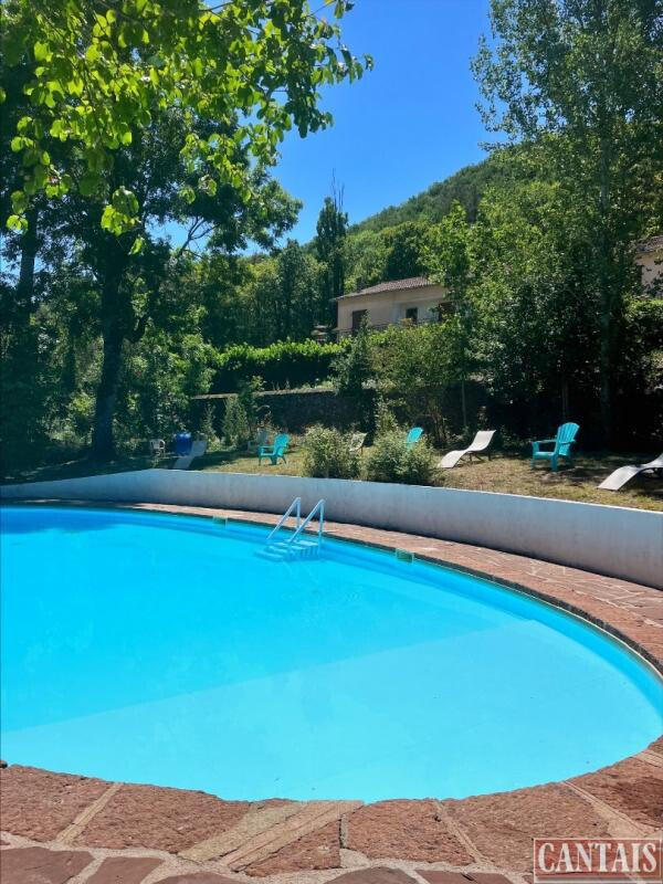 Vente hôtel restaurant avec piscine en Aveyron