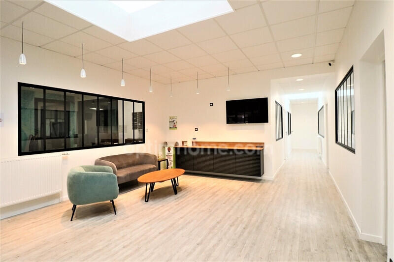 Loue bureaux de 230m² prox Roissy aeroport CDG