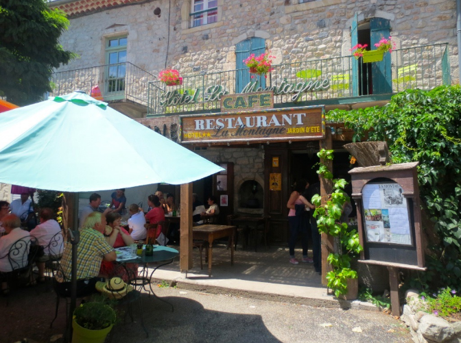 Vend hôtel bar restaurant à Antraigues sur Volane