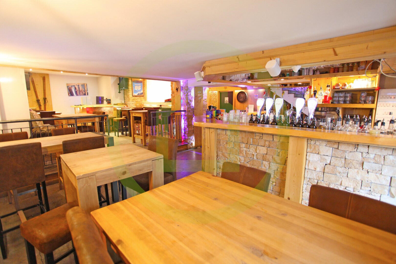 Vente bar restaurant en centre station d'Auron
