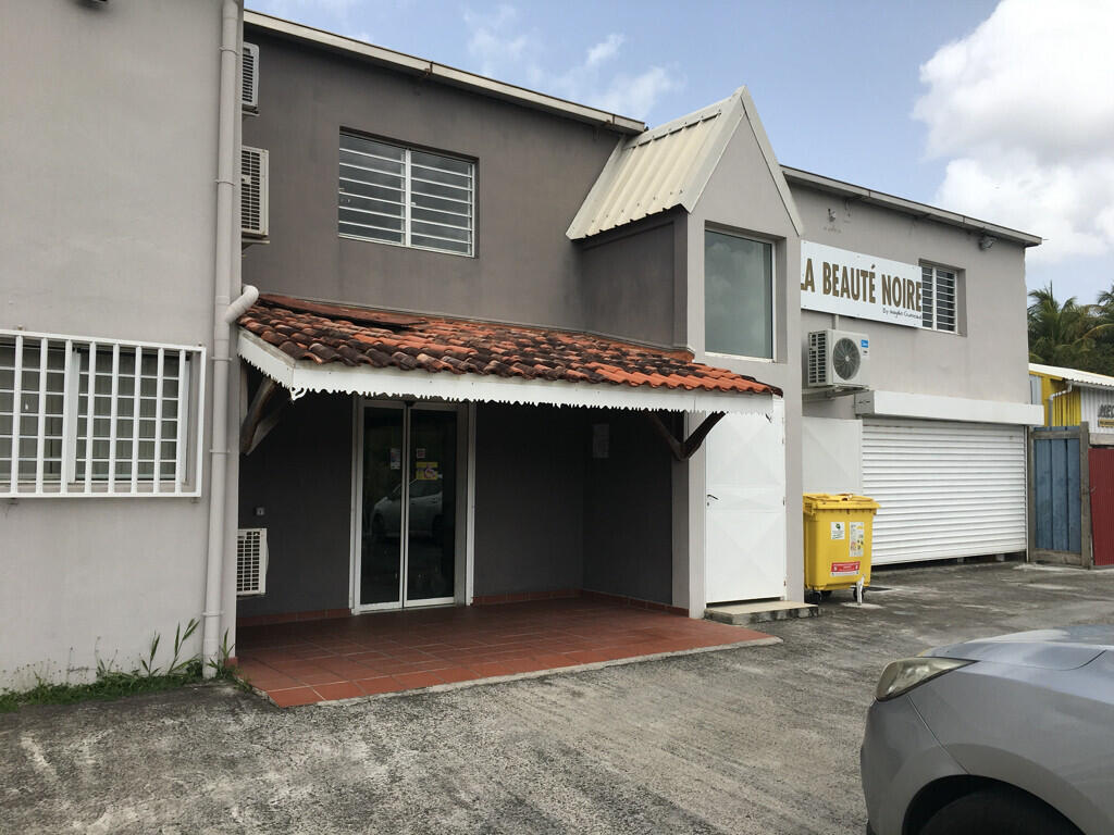 Loue bureaux 208m² en zac des Coteaux Martinique