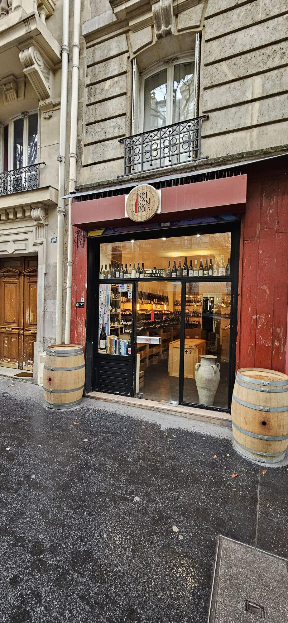 Cède bail petite boutique 39m² rue Custine à Paris