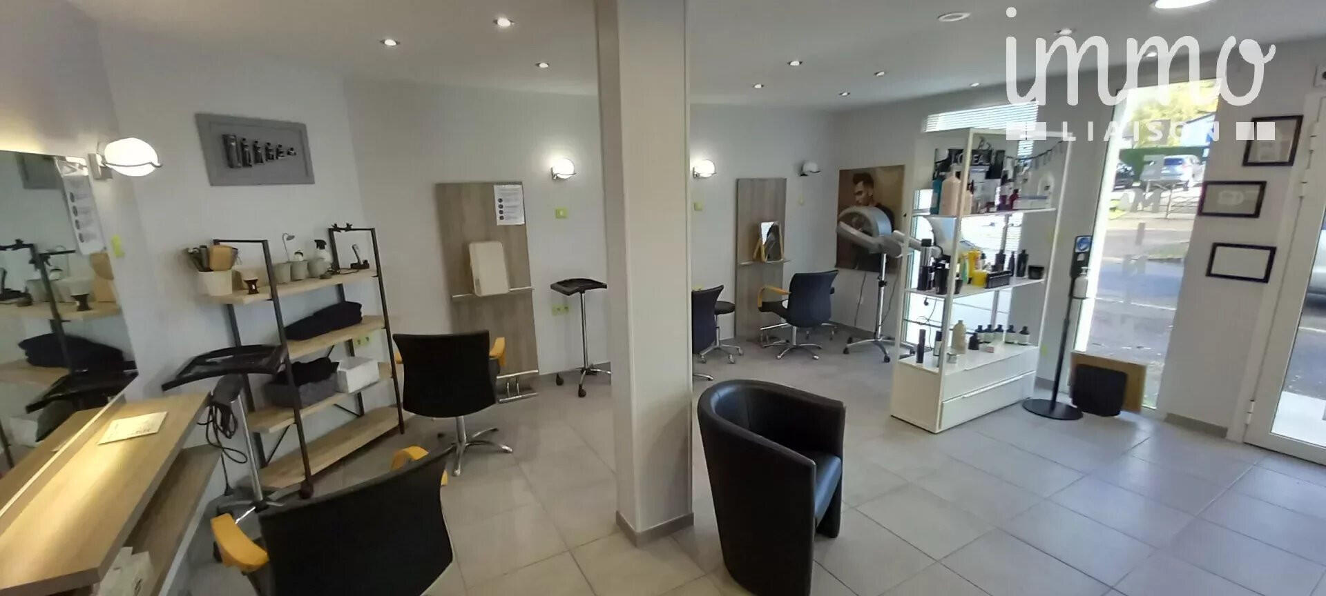 A vendre salon de coiffure de 76m² à Vineuil