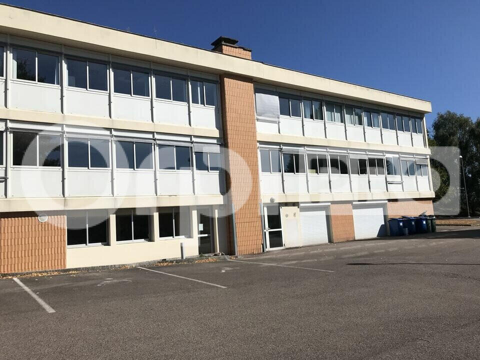 A vendre bureaux de 1 925m² en zi à Limoges Sud