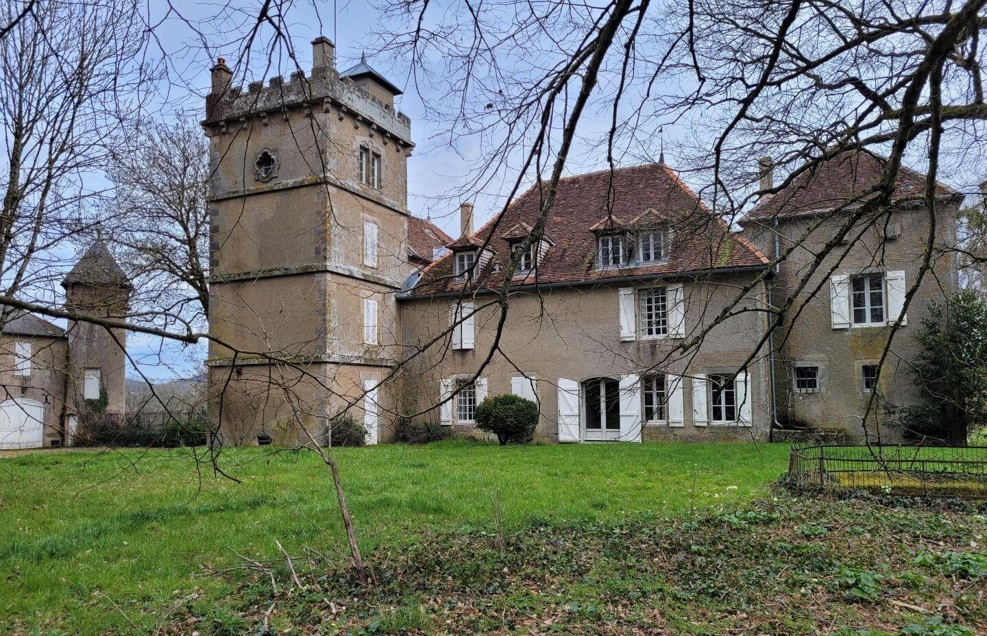 AV murs commerciaux château 660m² Saône et Loire