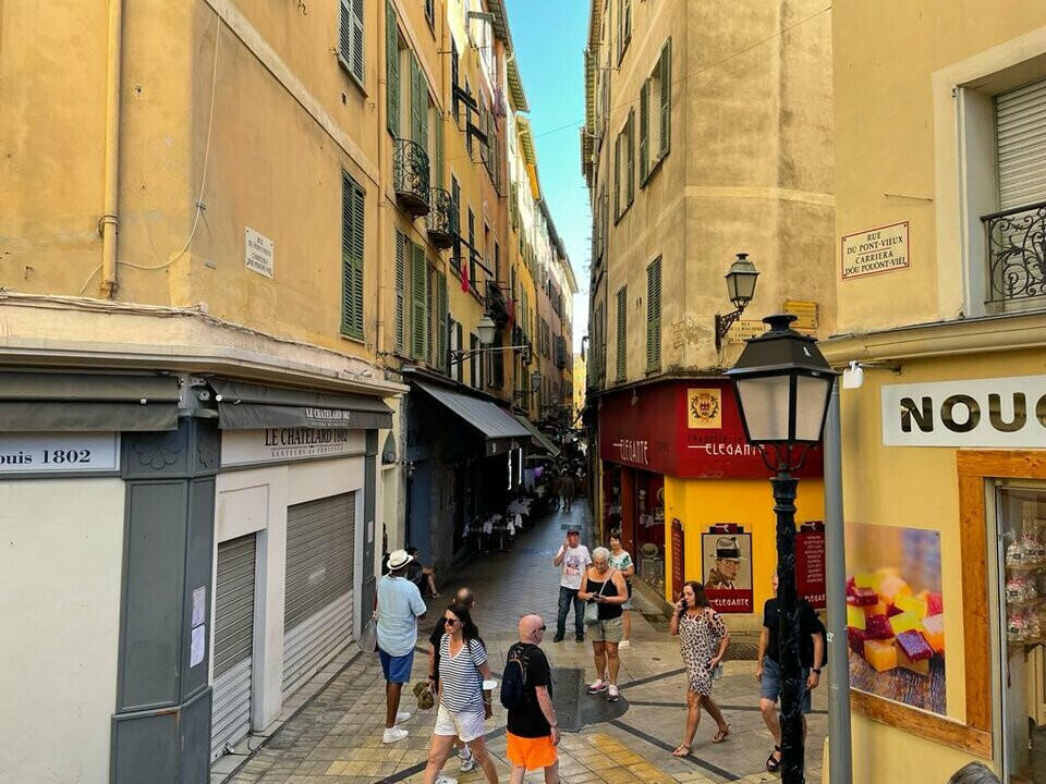 Cède bail local d'angle de 88m² dans le Vieux Nice