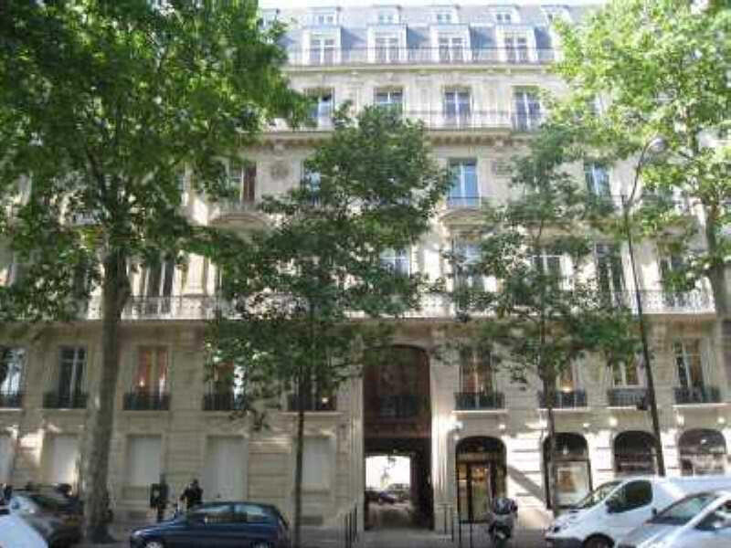 A louer bureaux 1089m² à Paris Parc Monceau 75017