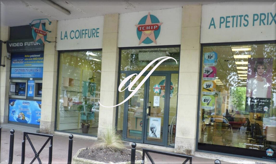 A louer local commercial 145m² à Meudon la Forêt