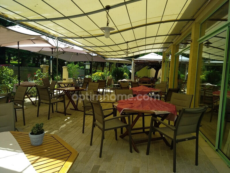 Cède murs et fonds café restaurant hôtel à Sagelat