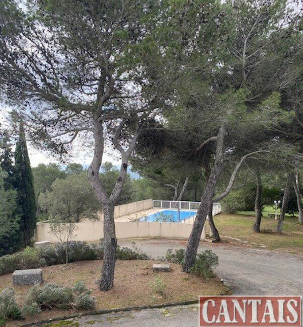 Vente hôtel + piscine aux portes de la Provence