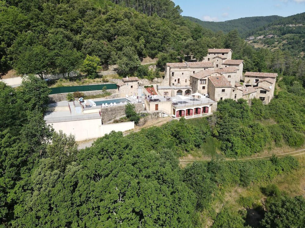 Vente hameau 17 logements piscine en Ardèche Sud