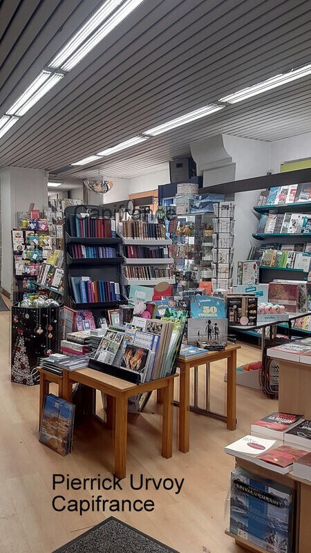 A vendre papeterie presse librairie à Guingamp