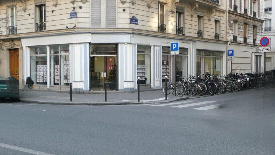 Boutique 220m² à louer en angle à Paris Parmentier