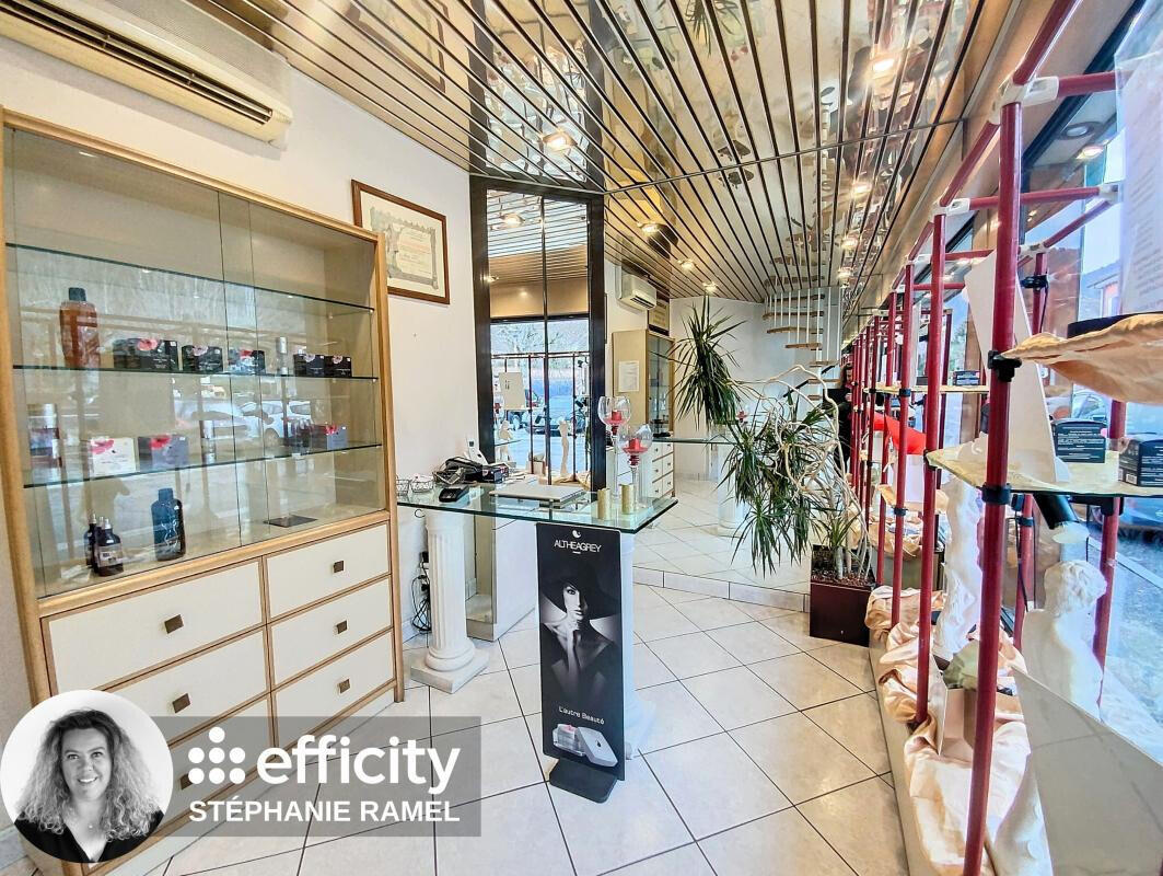 Vente pas de porte institut de beauté à Marignier