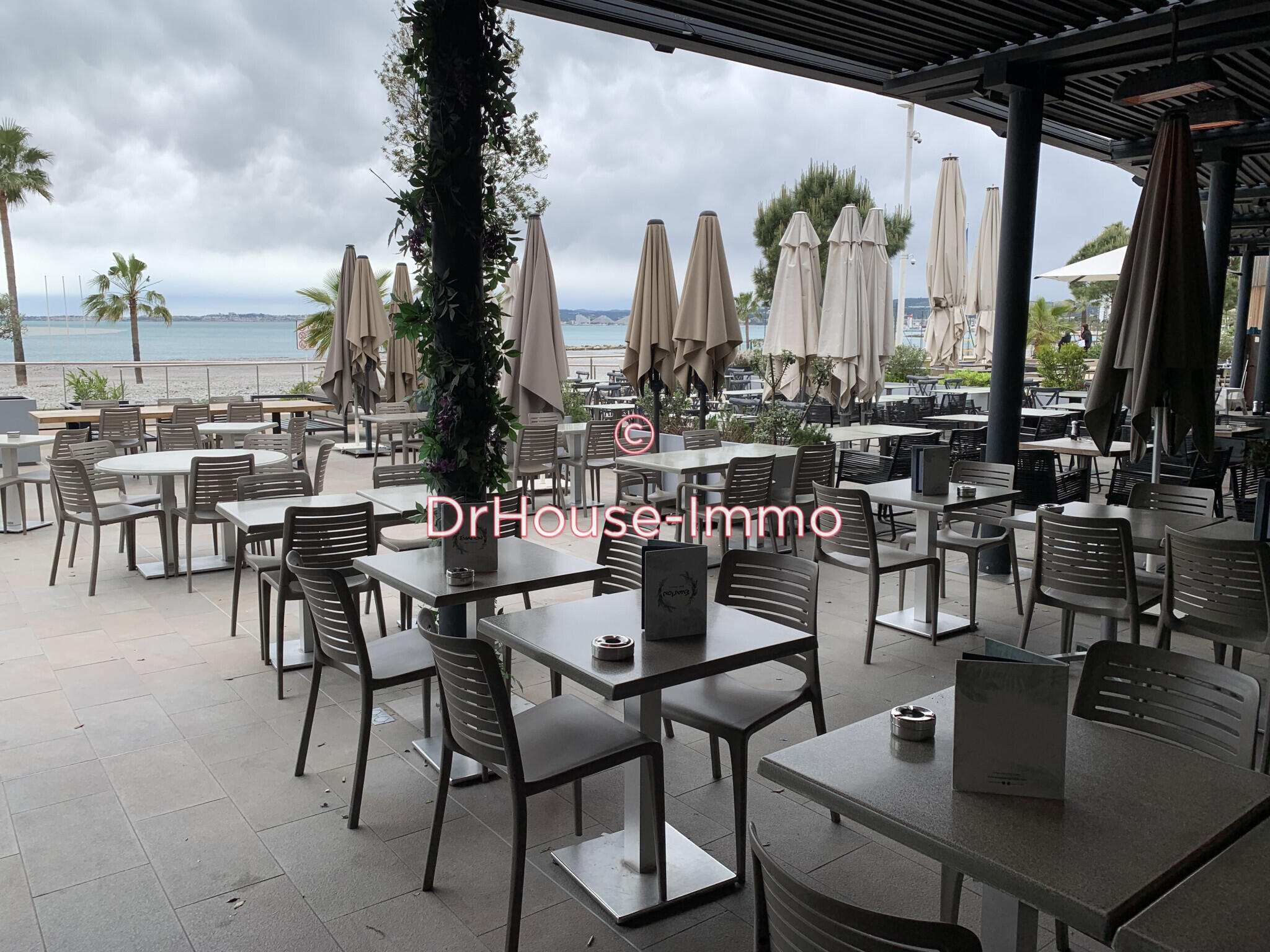 AV restaurant en bord de mer avec terrasse 06