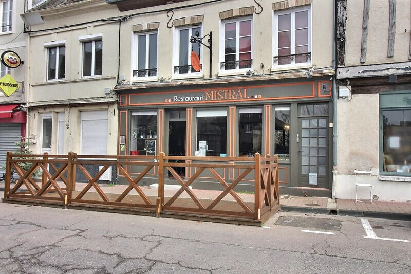AV restaurant réputé et terrasse au Petit Andelys