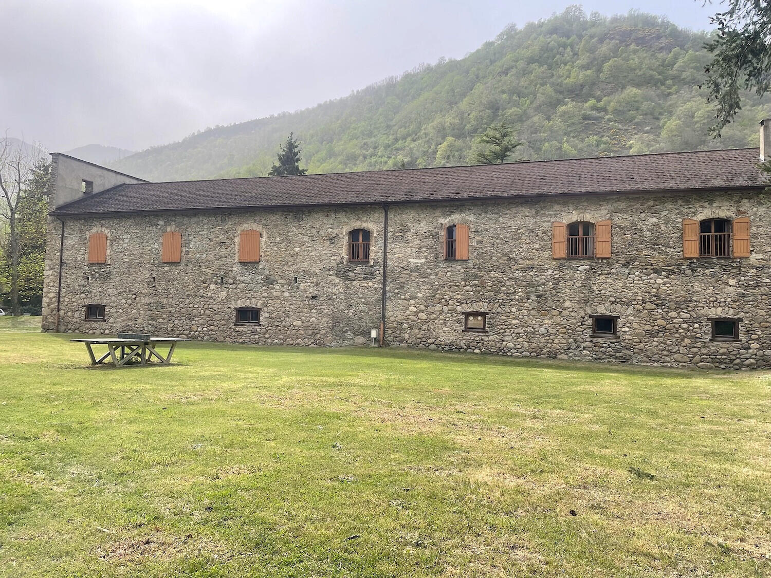 A louer ancienne bergerie 500m² à Tarascon Ariège
