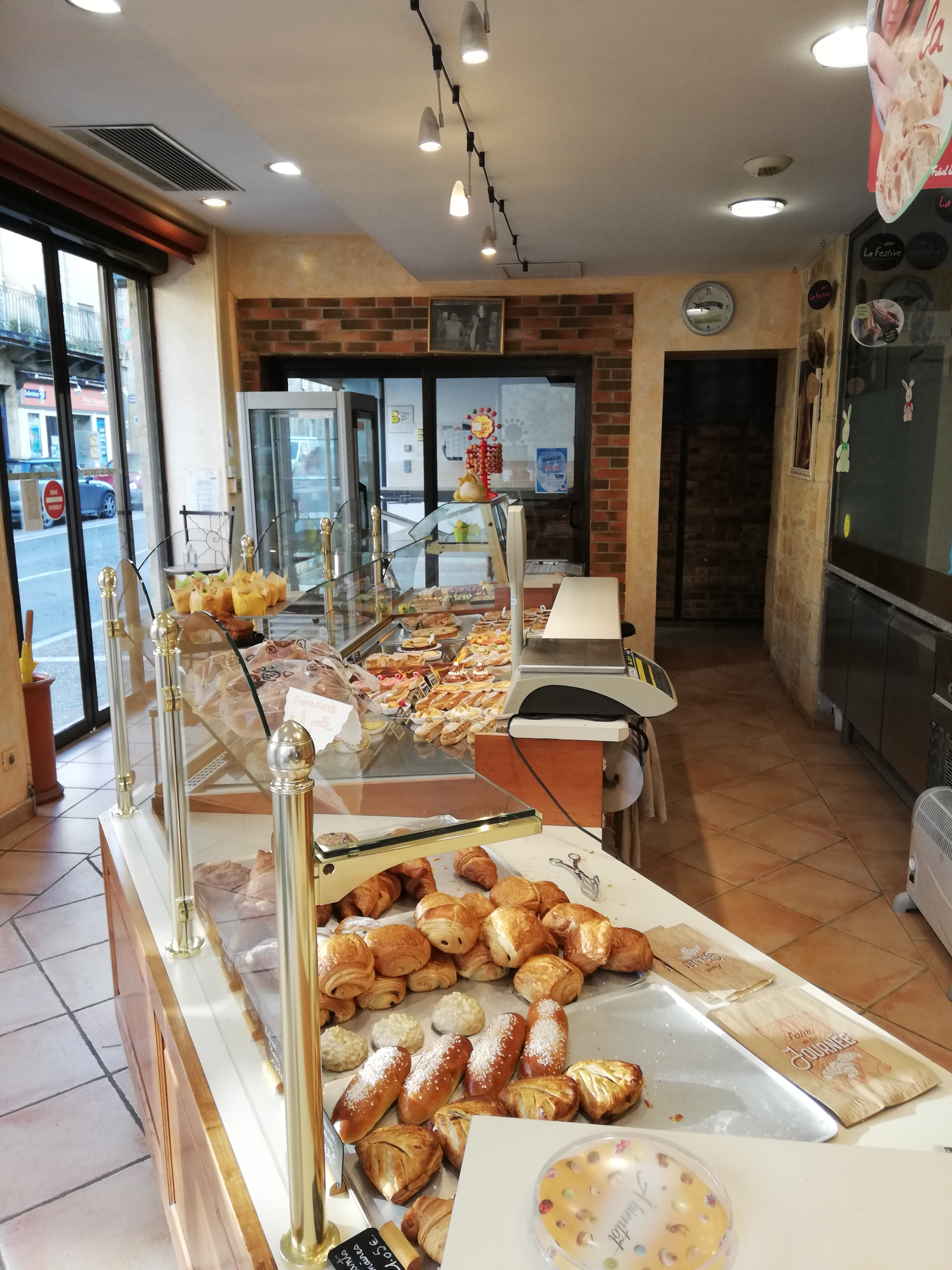 Vente boulangerie pâtisserie à Sarlat axe passant