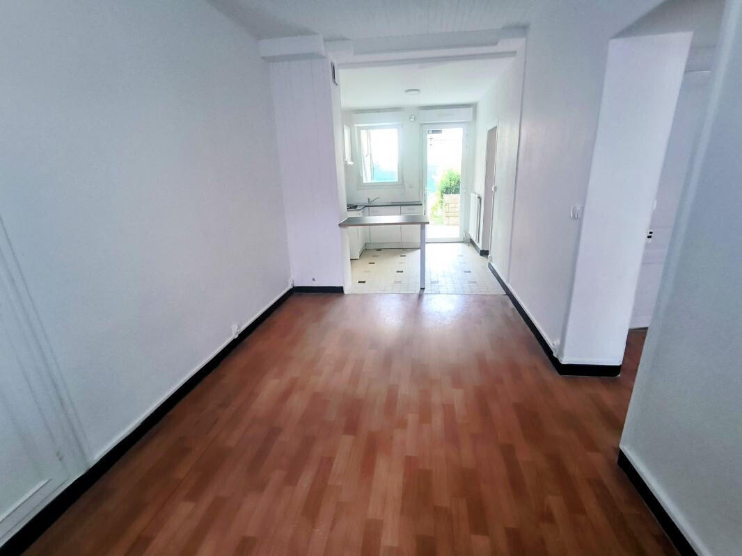 Vente immeuble 123m² à Pont-sur-Yonne centre