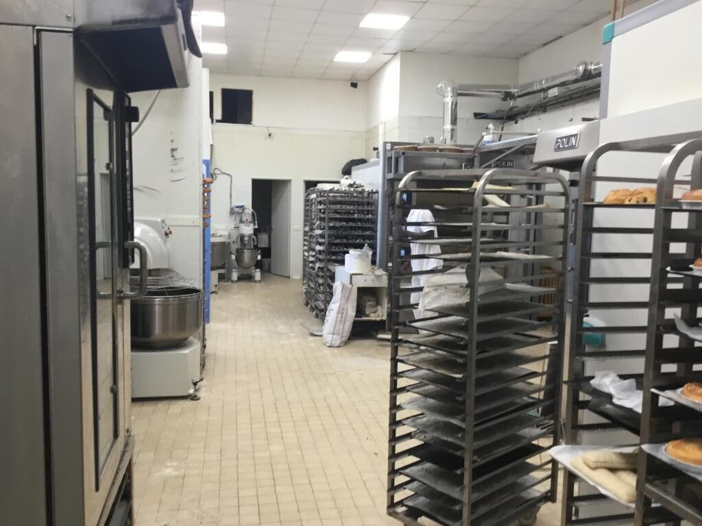 Boulangerie-pâtisserie + dépôt à vendre, GARD