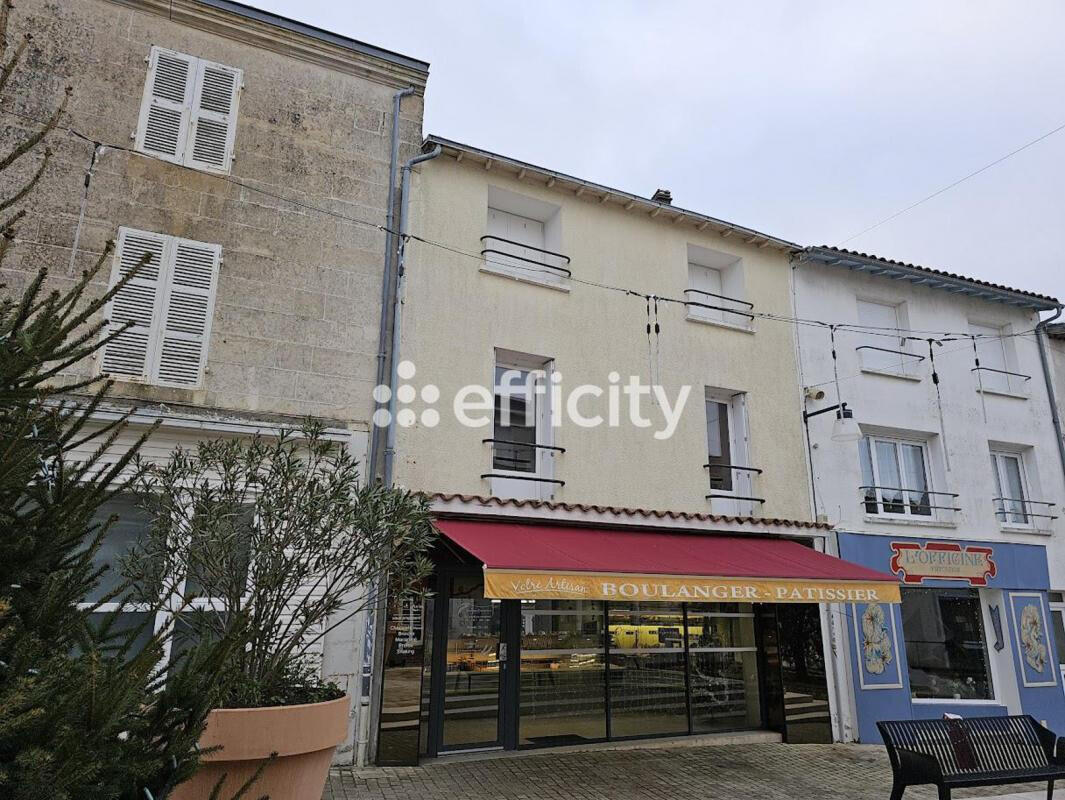 Vente local commercial 196m² Mauzé-s/Mignon centre